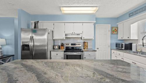 Anchors Away - Private Pool, Seasonal Hot Tub, Game Room, Walk to Beach, Pets OK - Foto 4, stove, dishwasher, pet friendly, toaster, minibar