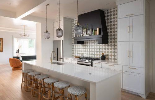 Luxe Victorian Retreat • Walk to Downtown - Foto 76