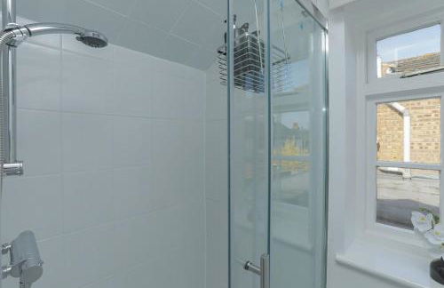 Big PROMO! Central Canterbury City Escape 2BR 2BA House, en-suite, Couples Retreat, Perfect For Families, Students, Relocators FREE Parking Fast WiFi - Foto 21