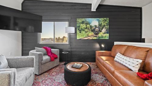 Fireside Haven - Hot Tub & Downtown Walkable - Foto 5