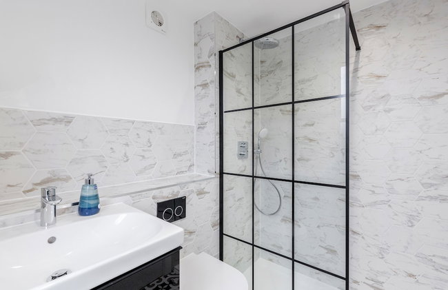 2Bed 2Bath Apartment in Liverpool Street, Steps to Brick Lane, Spitalfields & Shoreditch - Foto 54