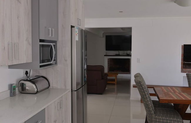 Pelican Cove is a Modern 4-bedroom Holiday Home in Langebaan With Some Sea Views - Foto 23