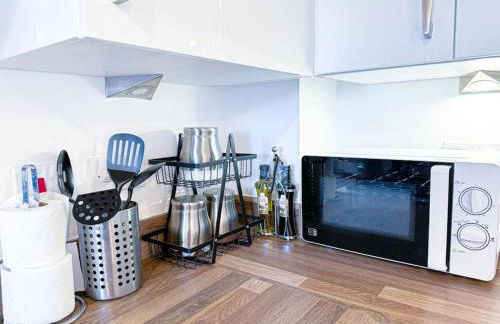 City Centre 3 Bedroom House Sleep upto 9 Guests with Garden and Parking - Foto 60