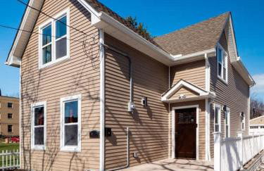 Hot Tub N64 Mins to Downtown Sleeps 8 - Foto 8