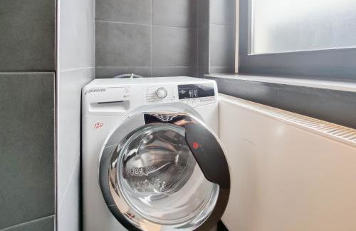 Tolstov Apartments - City Apartments with 2 , 3 and 6 Rooms - 15 Min to Messe DUS and Old Town DUS - Foto 35