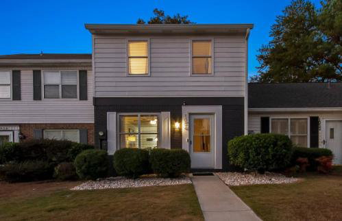 Day Dreamer minutes to Stadium with Fire pit and Parking - Foto 39