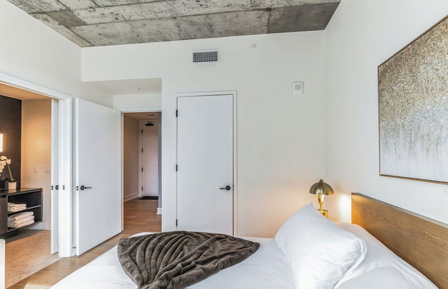 High Rise Luxury Condo With Lake & City Views - Foto 3