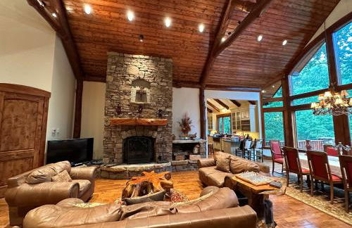 Luxury Mountain Retreat with views, fire pit, and creek - Foto 22