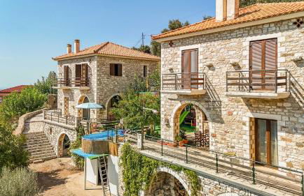 Mountain Oasis - Pool & Playground near Neda Falls - Foto 84