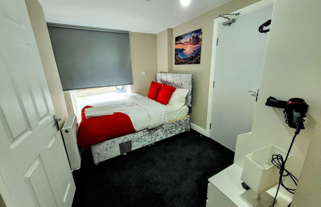 Comfortable Stay - LB Ave - Photo 1