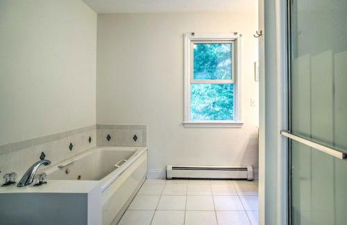 Marion Home with Private Deck Less Than 1 Mi From Beach - Foto 18