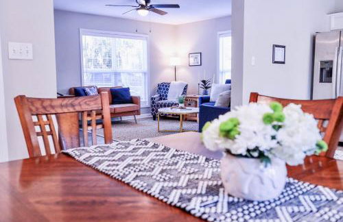 Sleeps 12! 5 BDRM-2 Kings,3 Queens-Deck & Patio-Mins to PI & Beaufort - Foto 7