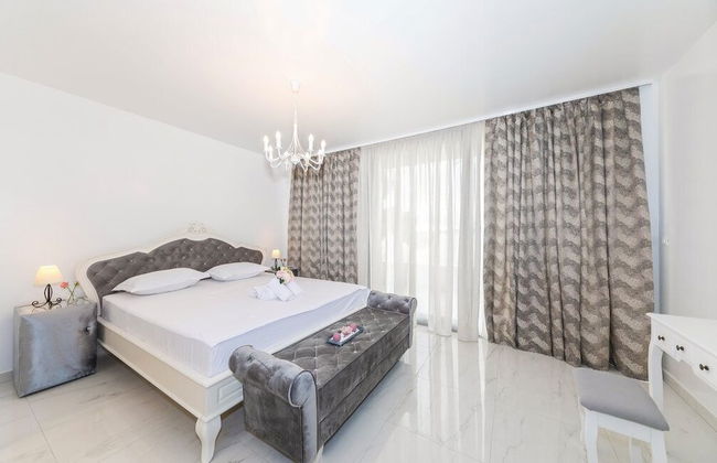 Beachfront Villa Baronessa with Pool - Photo 4