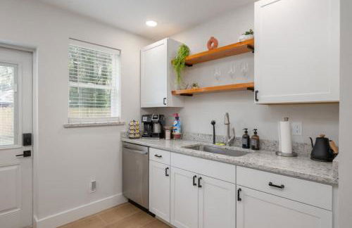 Serene Place Walk to UF Stadium Near Shands & Downtown - Foto 10