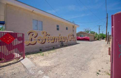 Bohemian ChiC SpaCation-Private HotTub-Close to Downtown-No Pet Fee! - Foto 53