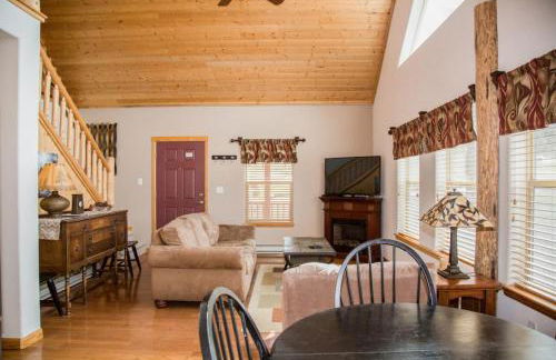 Twin Owls Lodge, Great for families Master bedroom, Loft, full kitchen, Dogs OK - Foto 1