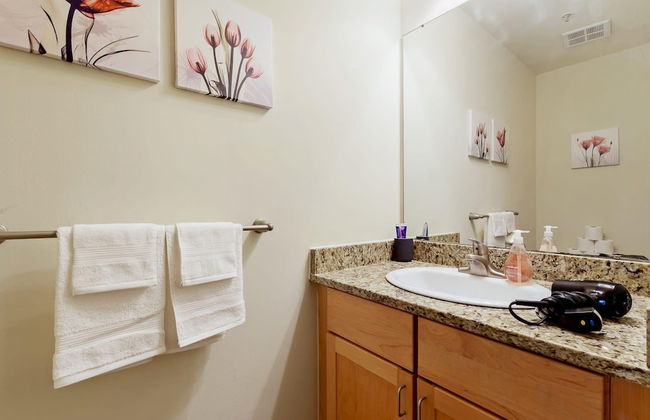 Hip & Vibrant 2 Bedroom Apartment with Parking & Wifi - Foto 14