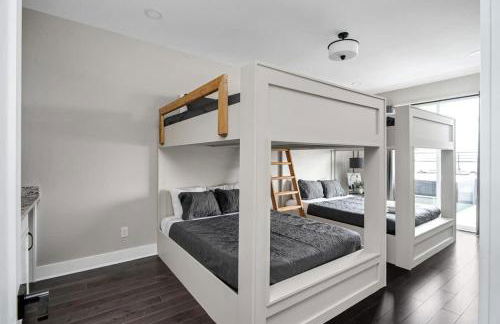 New Nashville Home - Rooftop Views - Hot Tub - Photo 18