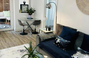 Hertford Home detached garden parking pet allowed - Foto 13