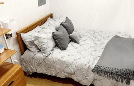 Tiny House Living with In Unit Laundry Steps from Kaiser - Foto 23