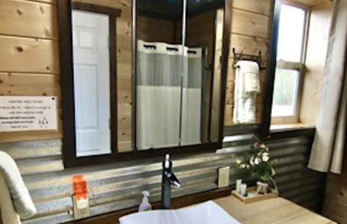 Farm House Cabin, Patio, TV Room, Games, BBQ, Campfire - Foto 6