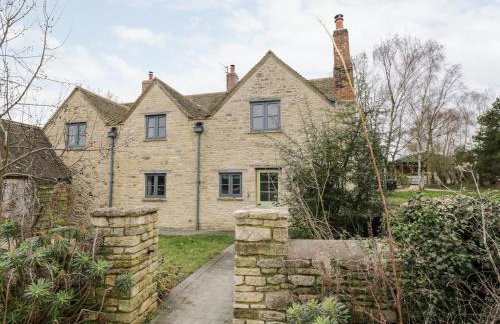 High Cogges Farm Holiday Cottages - Photo 3