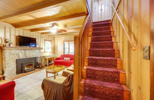 Vintage Snow White Cottage about 2 Miles to Village! - Foto 16