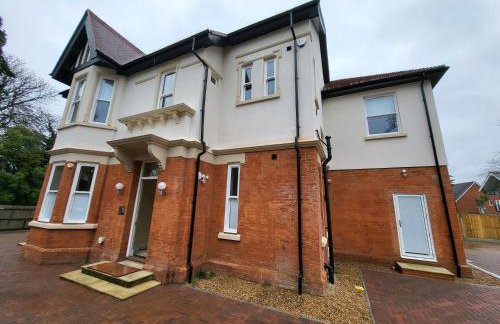 Sands House - luxury modern studios with secure parking in Epsom, Surrey - Photo 5