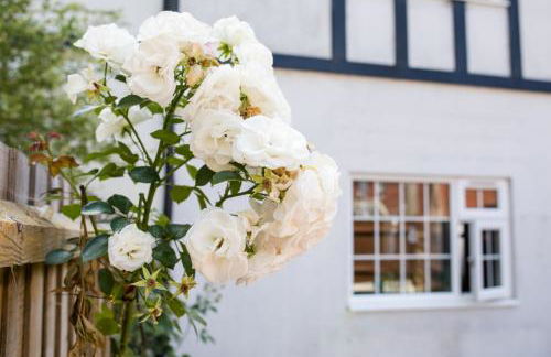 Corner Cottage - character, charm, great location. - Foto 15