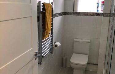 2 bedroom bungalow, 15 minutes to Alton Towers, dog friendly - Foto 9