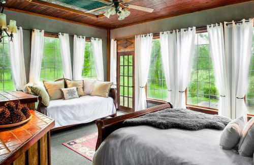 Whimsical Gatehouse at Dark Horse Estate - Foto 4