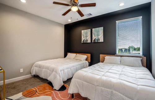 Spacious 3 Bed House near MD Anderson with Free Parking & Wi-Fi - Photo 34