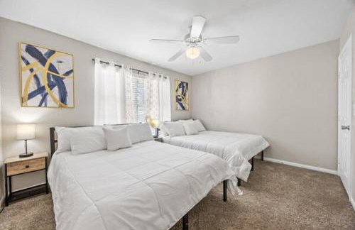 2BR Modern Hideaway near Downtown, Gated, Pool - Foto 26