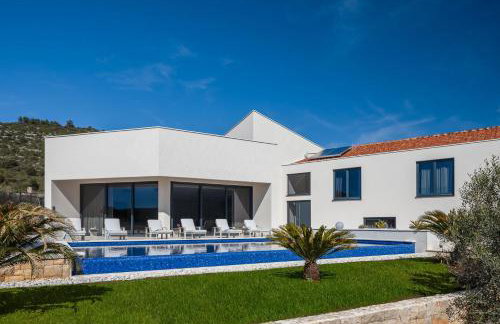 Luxury Villa Dolac near Split, airport, complete privacy, infinity heated pool - Photo 7