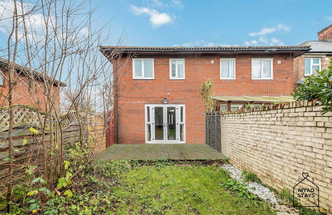 Hale Lodge, Beautiful 3 BR Home With Free Parking - Foto 19