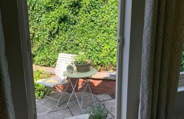 Beautiful Georgian cottage within a private walled garden - Foto 25