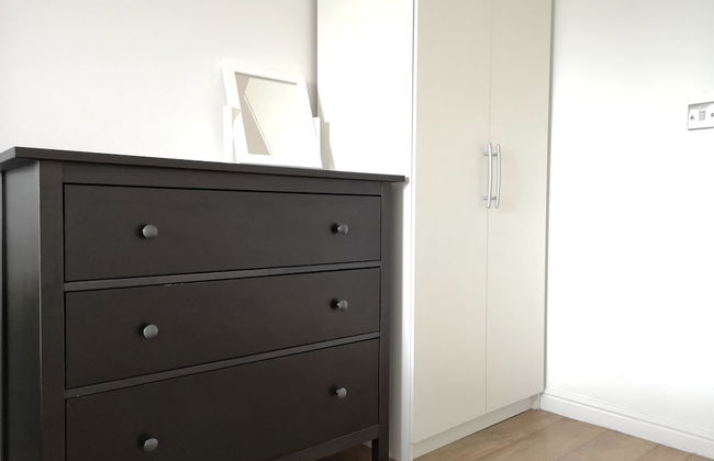 Bright & Modern 2BR Apartment Parking - Foto 6