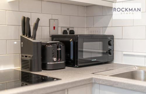 Royal Oak Apartments 3 - Secure Parking - Perfect for Contractors - 2 Bedroom - 2 Bathroom - Fast Wi-fi - Long Term Stays - - Foto 23