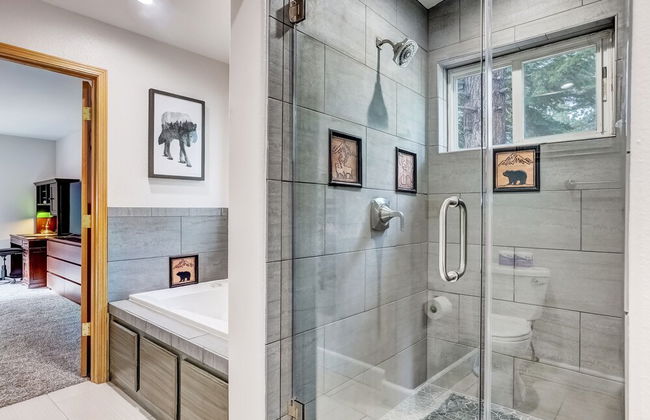 Nestled Pines Retreat Hot Tub, Pool Tahoe, Foosball, +more! - Foto 20