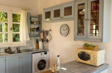 Regina Villa - Photo 11