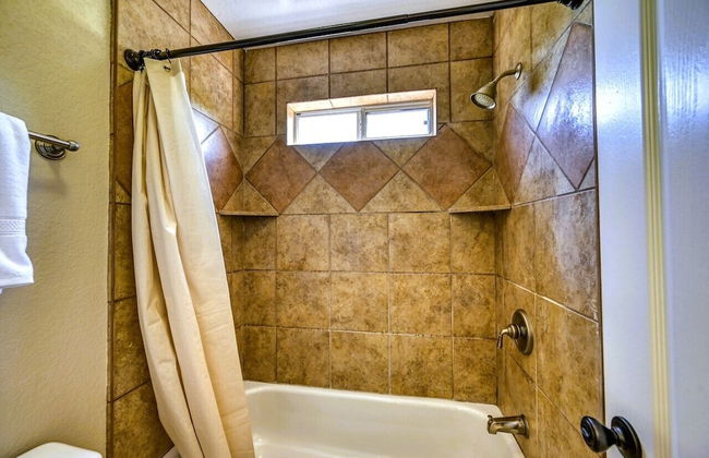 Luxury Home! - Pool - Fire Pit - Near Canyon Lake! - Foto 22