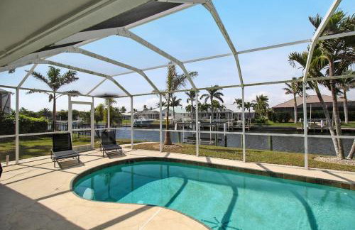Chic & modern canal-front retreat with private pool - Azure Tides - Photo 17