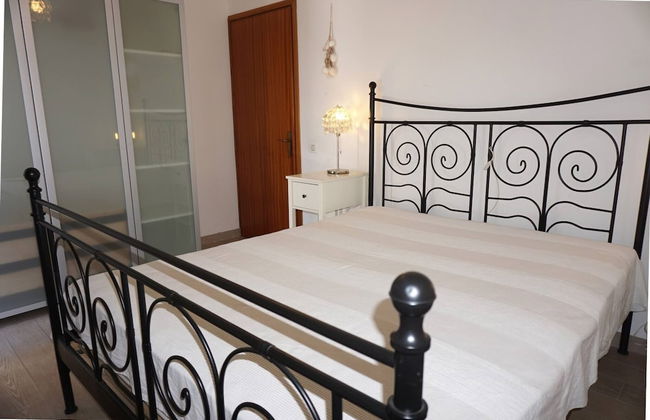 Villa in Front of the Pedestrian Area With Pool - Foto 3