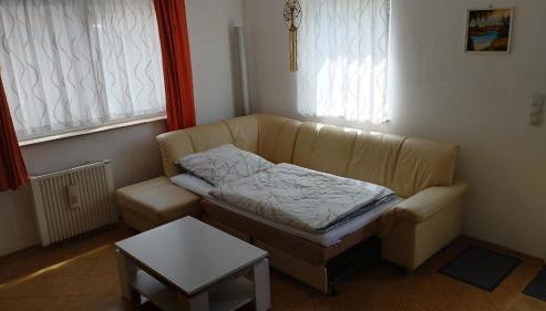 Gästehaus mit 3 separaten Schlafbereichen, Terrasse und Carport - Foto 4