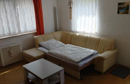 Gästehaus mit 3 separaten Schlafbereichen, Terrasse und Carport - Foto 4