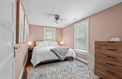 4 Bedroom House, sleeps 12, short walk to Main St! - Foto 11