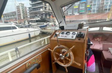 Süsses Motorboot - Bremen Überseestadt - Foto 11