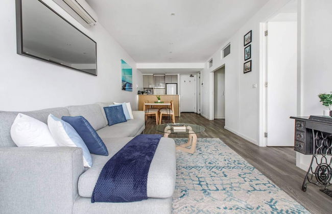 Beautiful 2BR APT With Balcony, Pool and Gym - Foto 10