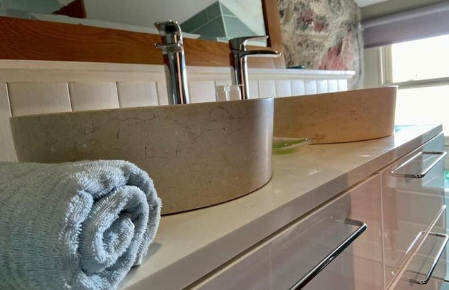 Idlewild Animal Sanctuary Farmhouse Stay - Charity - Photo 19