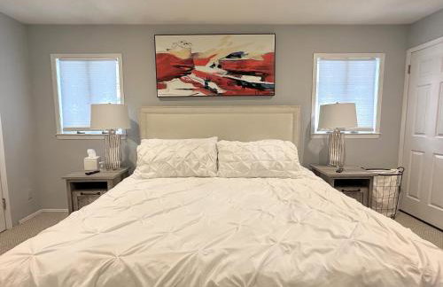 Cozy 4BR 3BA Home- Train to NYC, USOpen, CitiField Mets, MSG, Walk to Harbor & Golf - Photo 3